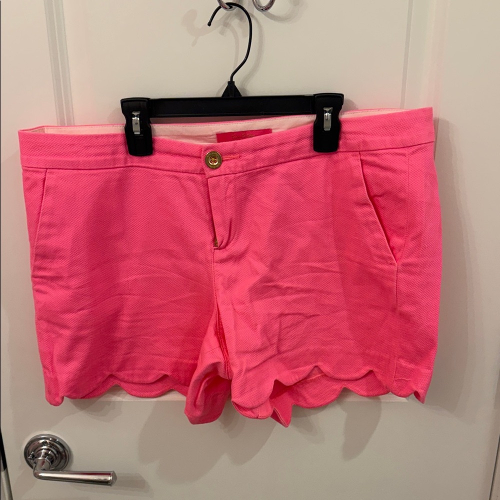 Lilly Pulitzer 5” Buttercup scallop shorts in hot neon pink size 12